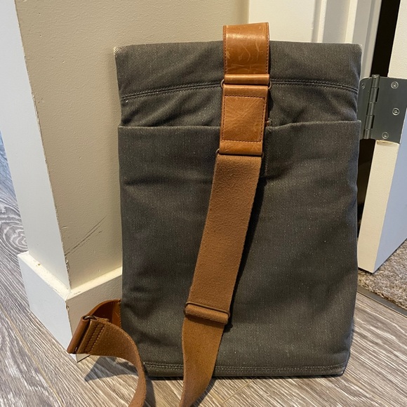 Men’s Incase messenger bag! - Picture 2 of 6